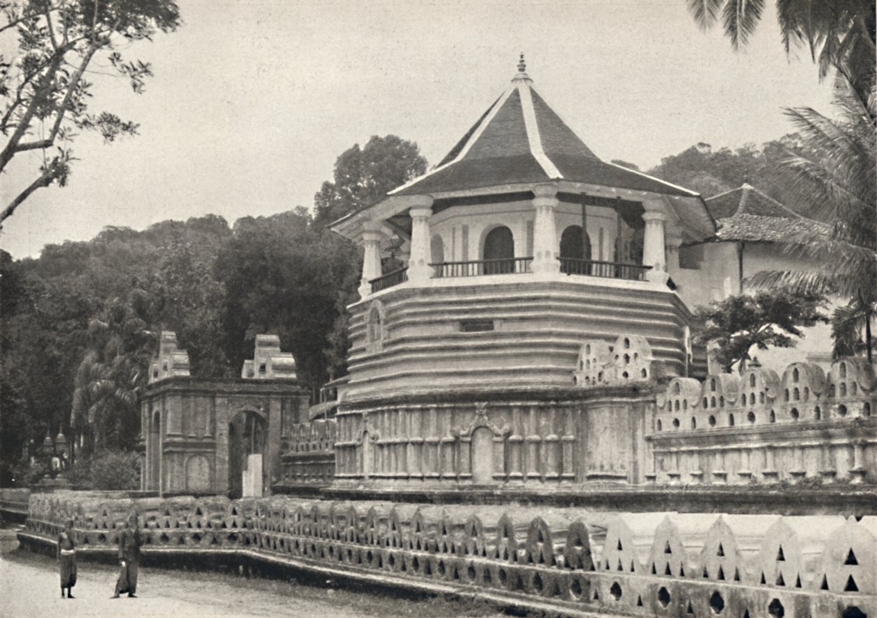 O templo do dente sagrado em Kandy, 1926. de Unbekannt