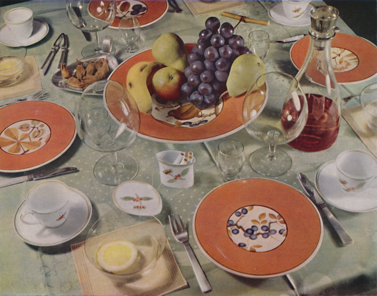 Sobremesa - Neste arranjo de mesa, o serviço de frutas é a faiança Royal Copenhagen, 1939 de Unbekannt