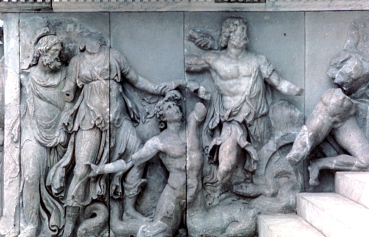 Detalhe do Grande Friso do Altar de Pérgamo, 180-159 aC de Unbekannt