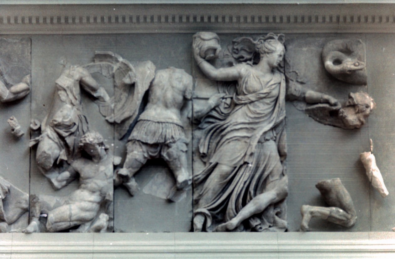 Detalhe do Grande Friso do Altar de Pérgamo, 180-159 aC de Unbekannt