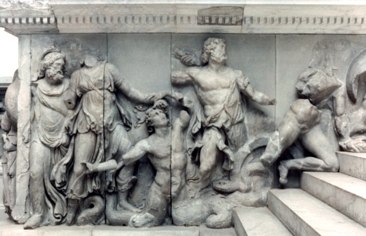 Detalhe do Grande Friso do Altar de Pérgamo, 180-159 aC de Unbekannt