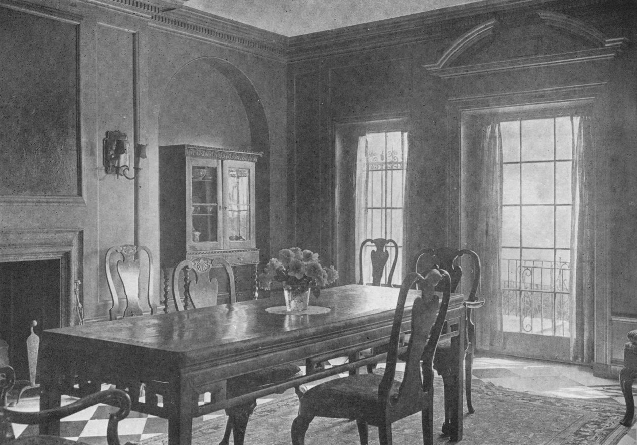 Sala de jantar, olhando para o terraço do jardim, casa da Sra. WK Vanderbilt, Nova York, 1924 de Unbekannt