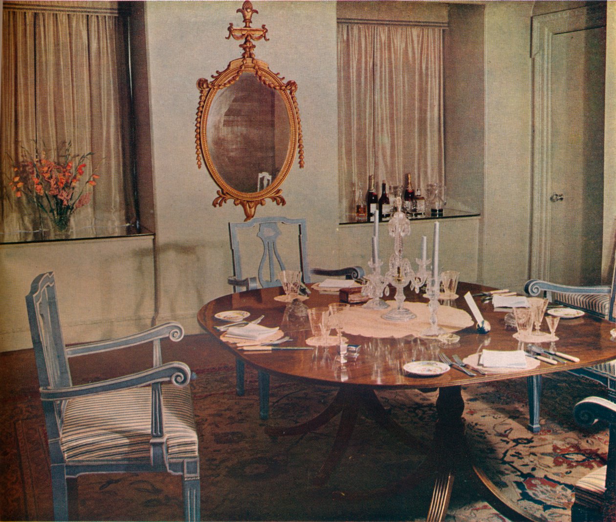 Sala de jantar do apartamento projetado por Herman Schryver na Grosvenor Square, Londres, 1936 de Unbekannt