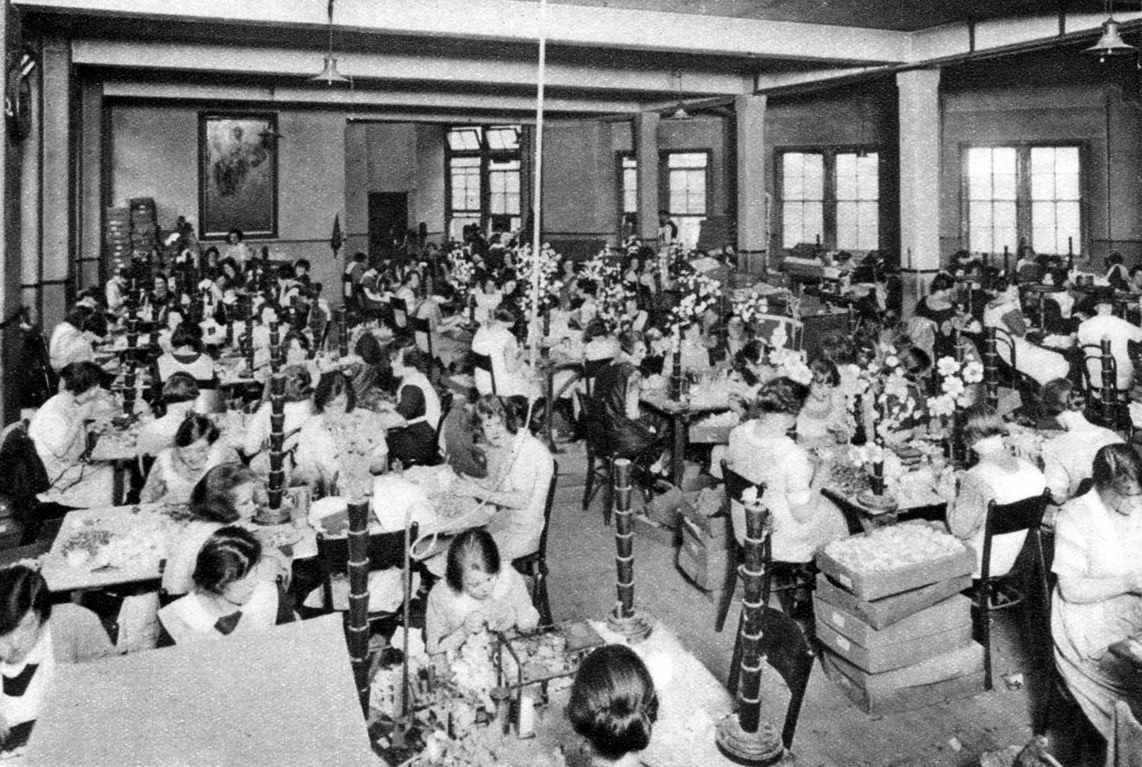 Meninas com deficiência que trabalham na Missão Cristã Agrião e Florista, Londres, 1926-1927 de Unbekannt