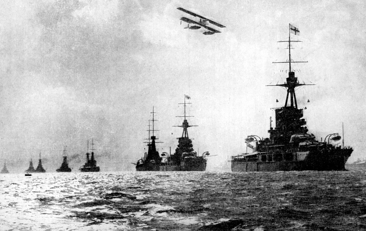 Dreadnoughts e hidroavião, Grande Frota Britânica, Mar do Norte, Primeira Guerra Mundial, 1914 de Unbekannt