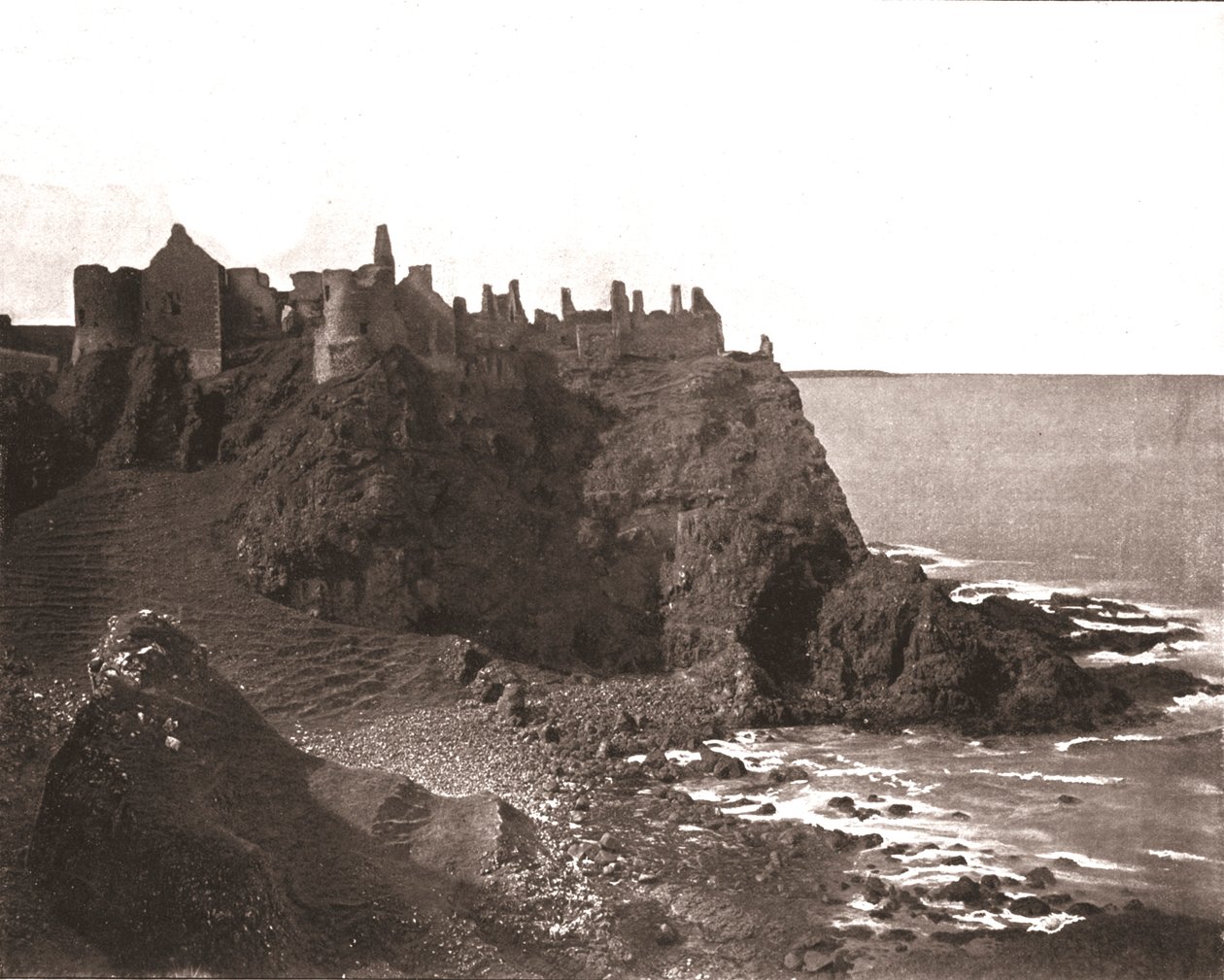 Castelo de Dunluce, condado Antrim, Irlanda do Norte, 1894. de Unbekannt