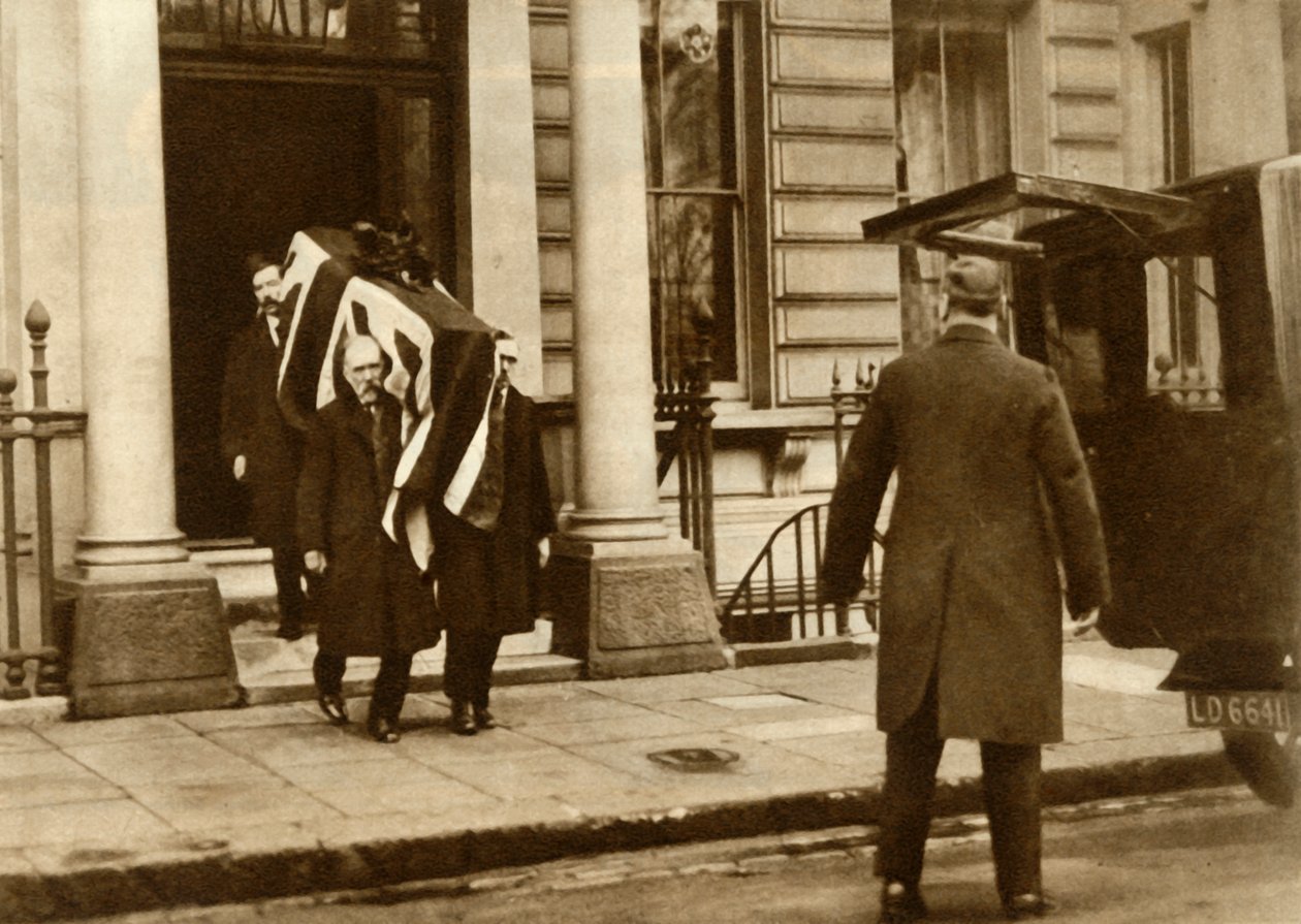 Caixão de Earl Haigs sendo carregado da casa onde ele morreu, Londres, 29 de janeiro de 1928, 1935. de Unbekannt