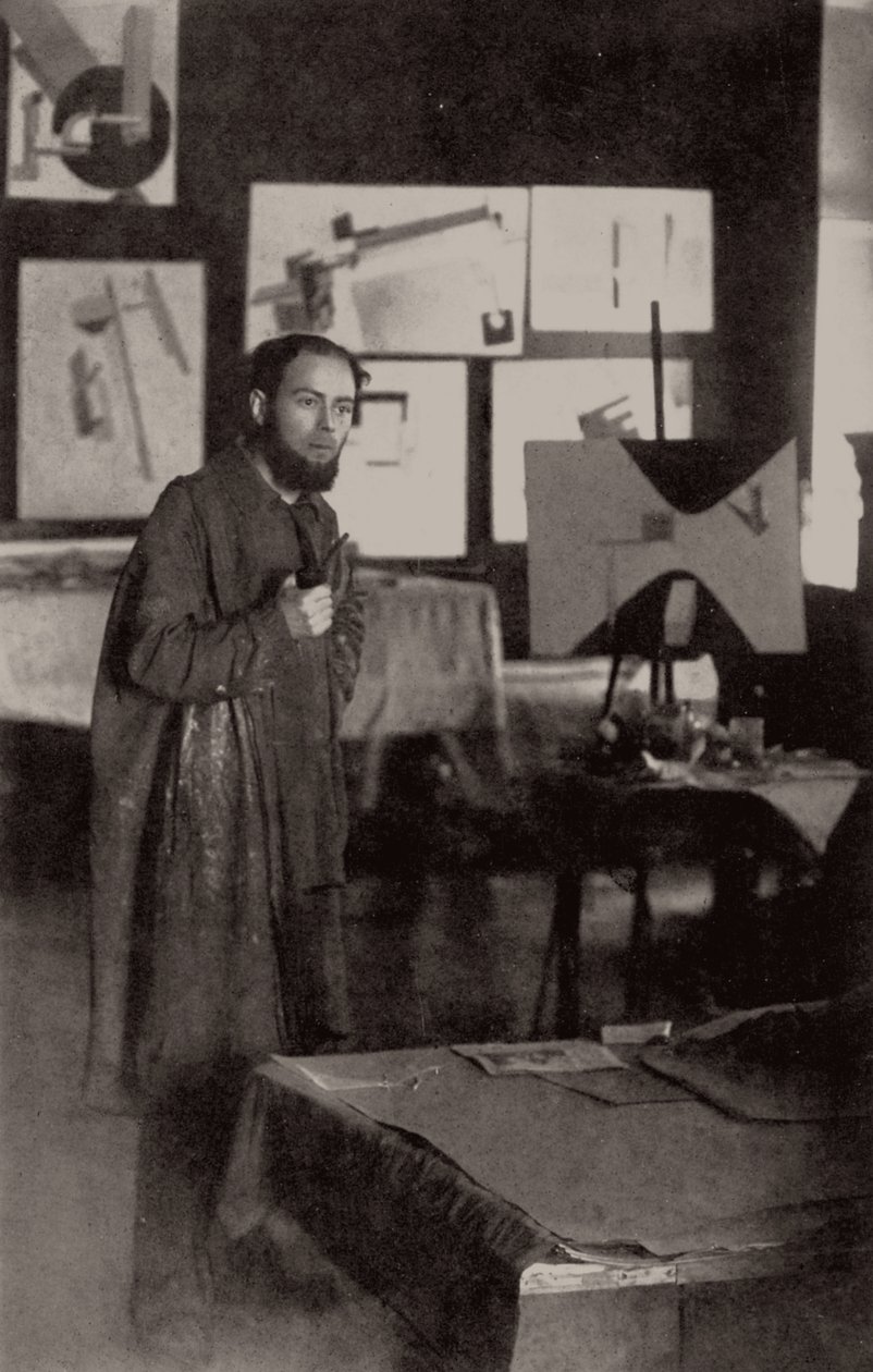 El Lissitzky em seu estúdio em Vitebsk, 1919. de Unbekannt
