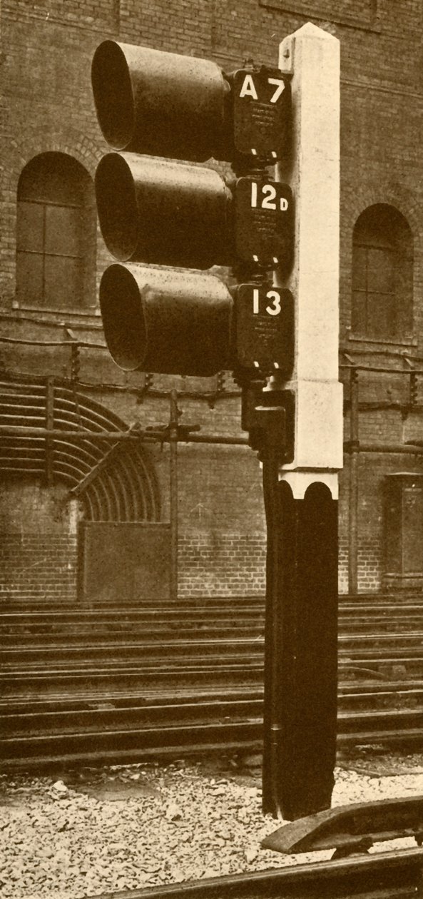 Sinais de lâmpadas elétricas, com persianas para uso diurno, na estação Baker Street, Metropolitan Railway, 193 de Unbekannt