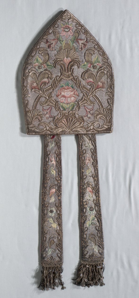 Mitre bordada, década de 1700. de Unbekannt