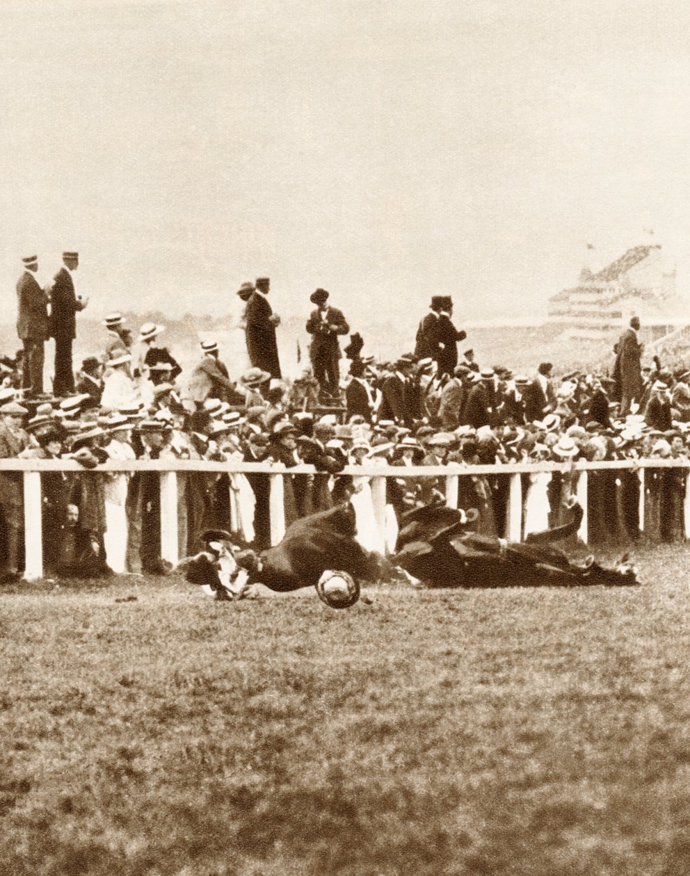 Emily Davison se jogando na frente do cavalo Kings durante o Derby, Epsom, Surrey, 1913 de Unbekannt