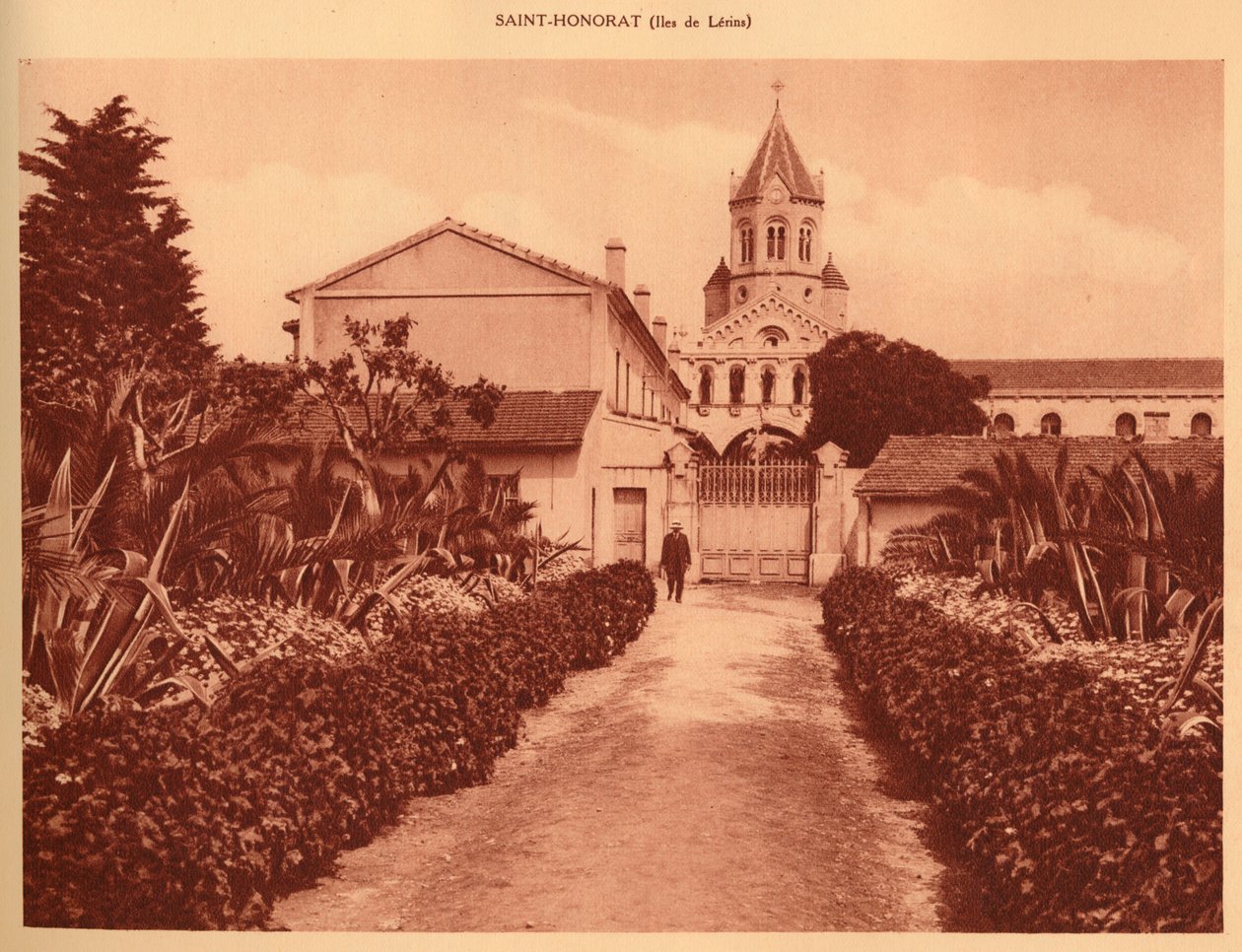 Entrada do mosteiro, Saint-Honorat, 1930. de Unbekannt