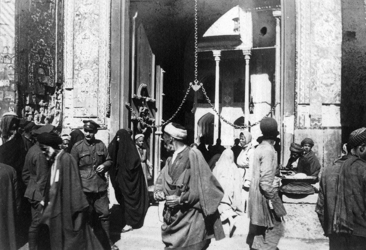 Entrada da mesquita de Kazimain, Iraque, 1917-1919 de Unbekannt