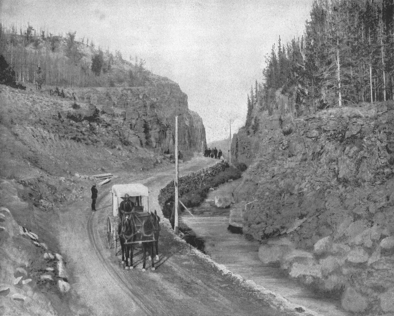 Entrada para o parque de Yellowstone, EUA, c1900. de Unbekannt