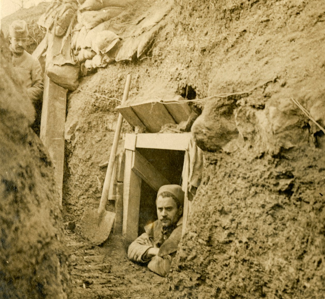 Entrada para um abrigo escavado, c1914-c1918 de Unbekannt