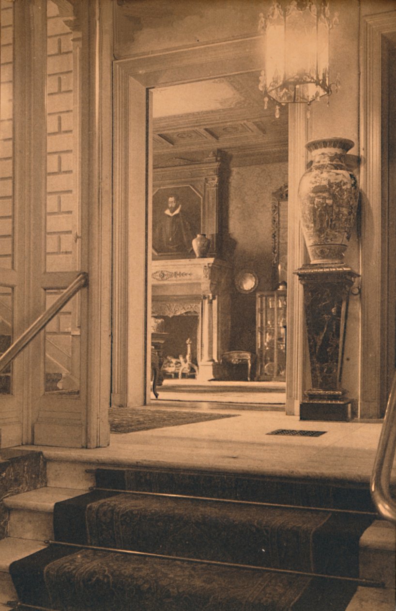 Entrada no vestíbulo da Embaixada Cubana em Bruxelas, Bélgica, 1927. de Unbekannt