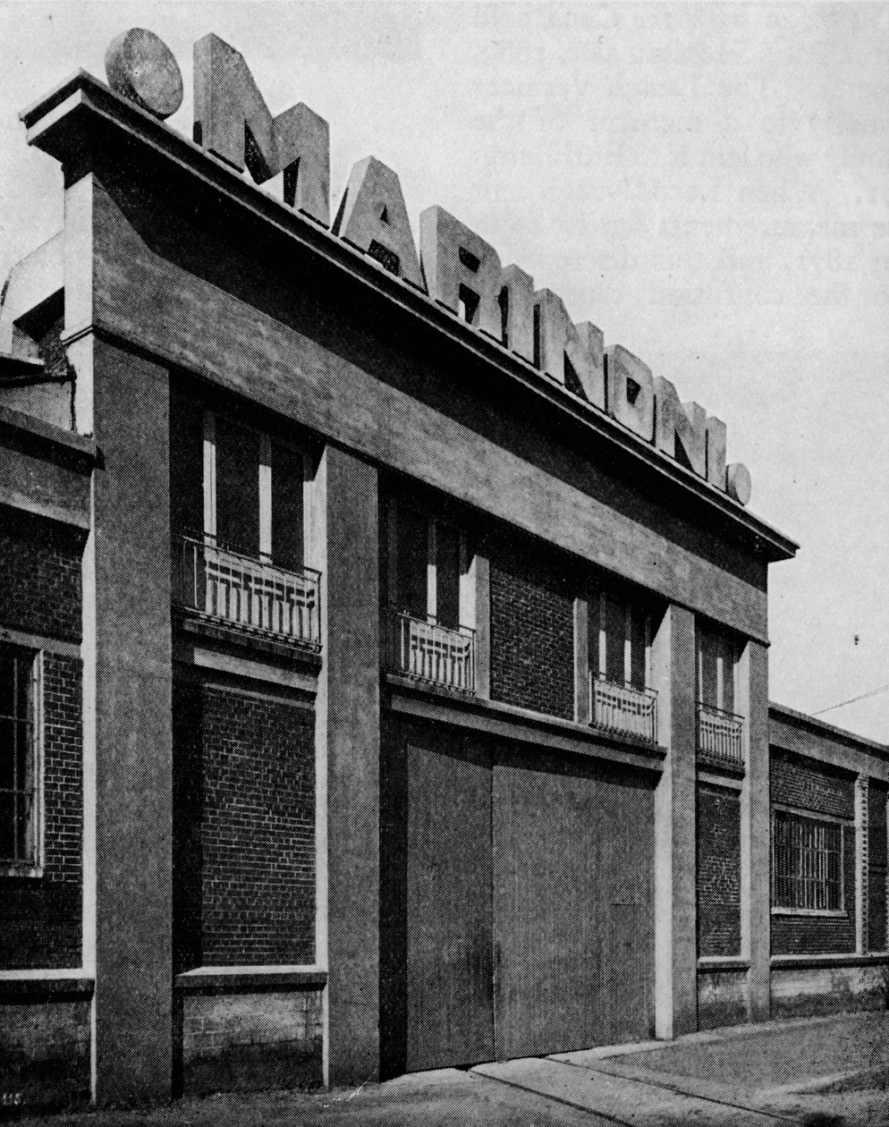 Fachada das oficinas de Marinoni, arquitetos Montataire Oise, Perret Freres, c1928 de Unbekannt
