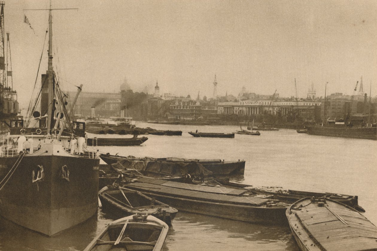 Navios fiéis que atendem às necessidades de Londres: a piscina da Custom House para Billingsgate, c1935. de Unbekannt