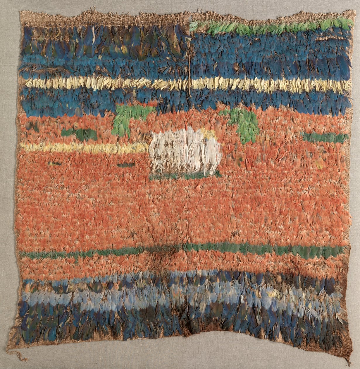 Tabardo ou túnica emplumada, 600-1500. de Unbekannt