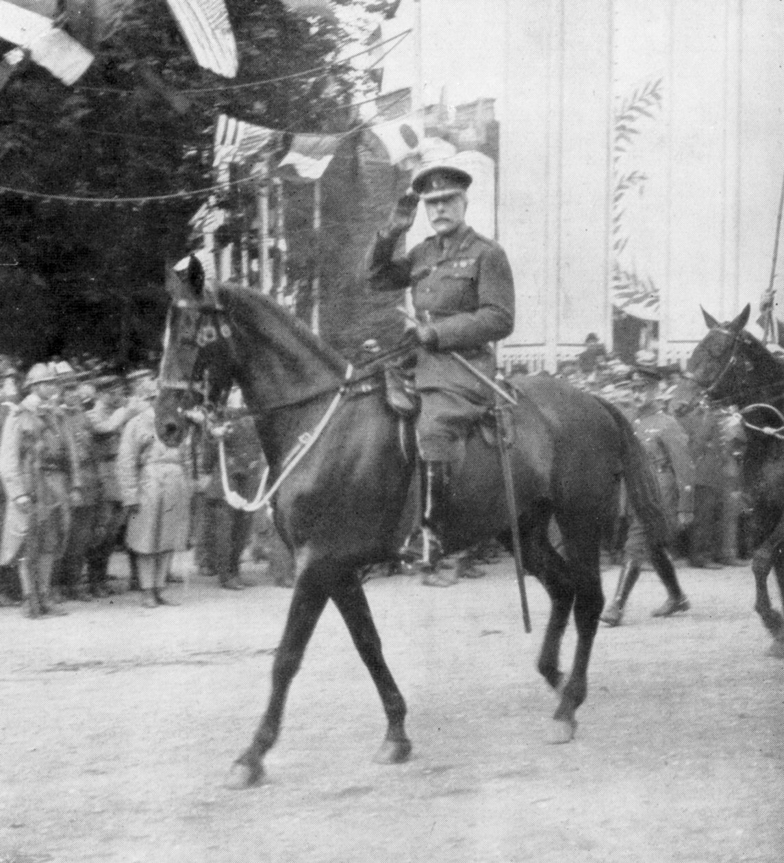 Marechal de Campo Sir Douglas Haig durante o desfile da vitória, Paris, França, 14 de julho de 1919 de Unbekannt