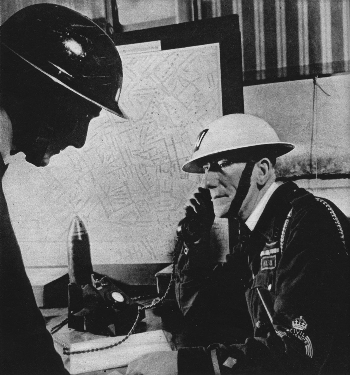 Cinqüenta mil incidentes foram relatados aos Centros de Controle de Londres durante o Blitz, 1941 1942 de Unbekannt