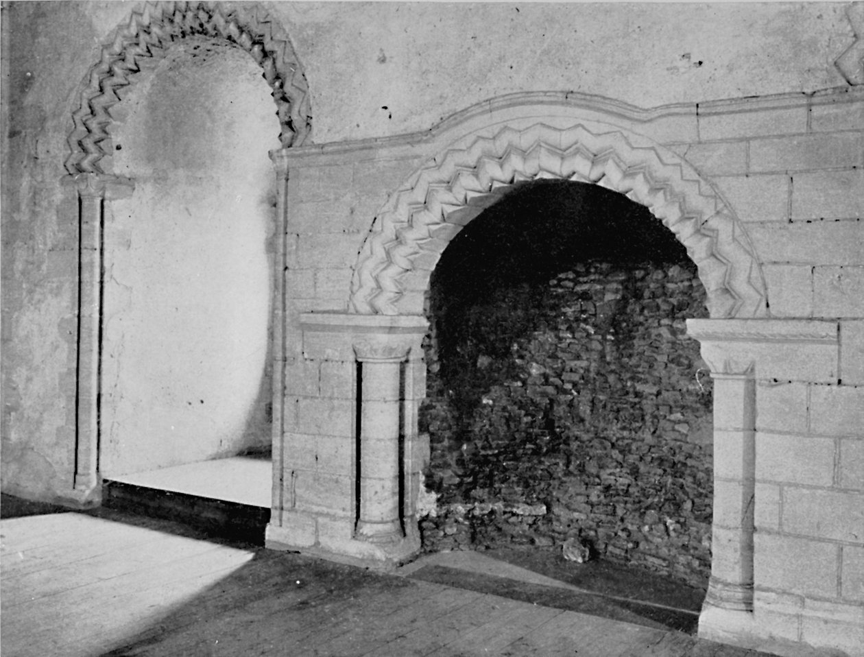 Lareira no salão de banquetes, Castle Hedingham, Essex 12th Cent., 1927 de Unbekannt