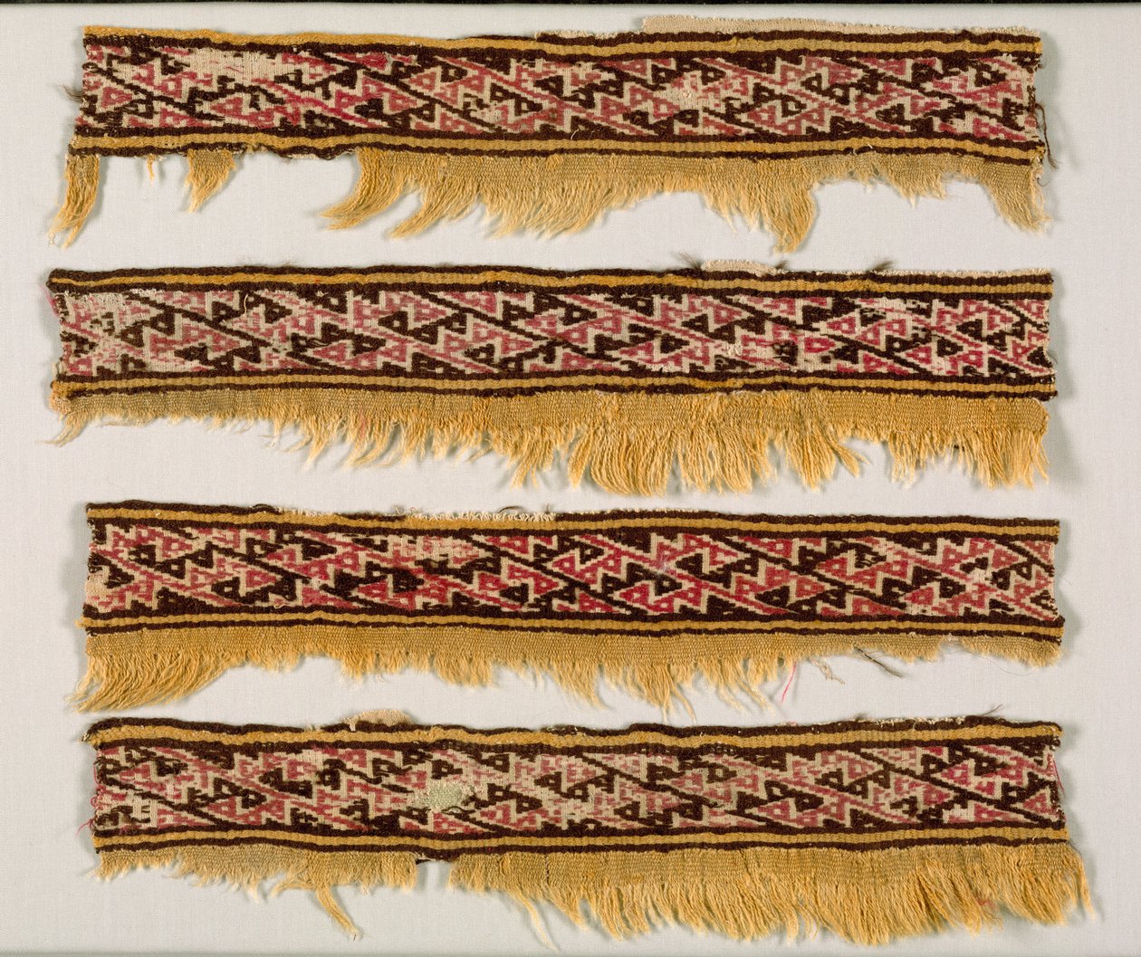 Quatro faixas de borda, c. 1100-1400. de Unbekannt