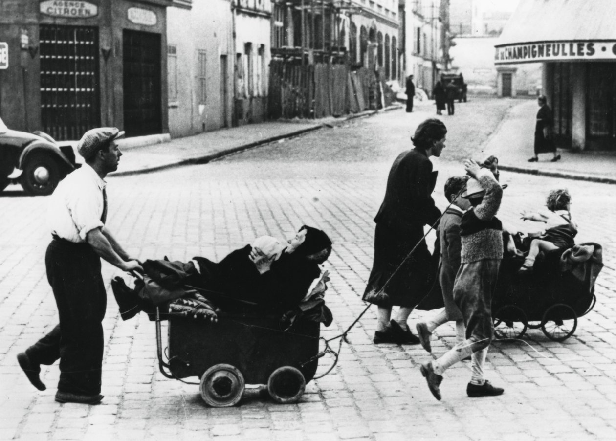Refugiados franceses voltando para casa após a queda da França para os alemães, França, julho de 1940 de Unbekannt
