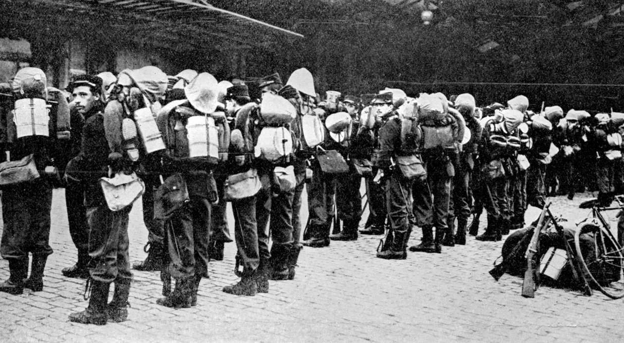 Soldados franceses em uma estação ferroviária, Paris, Primeira Guerra Mundial, 1914 de Unbekannt