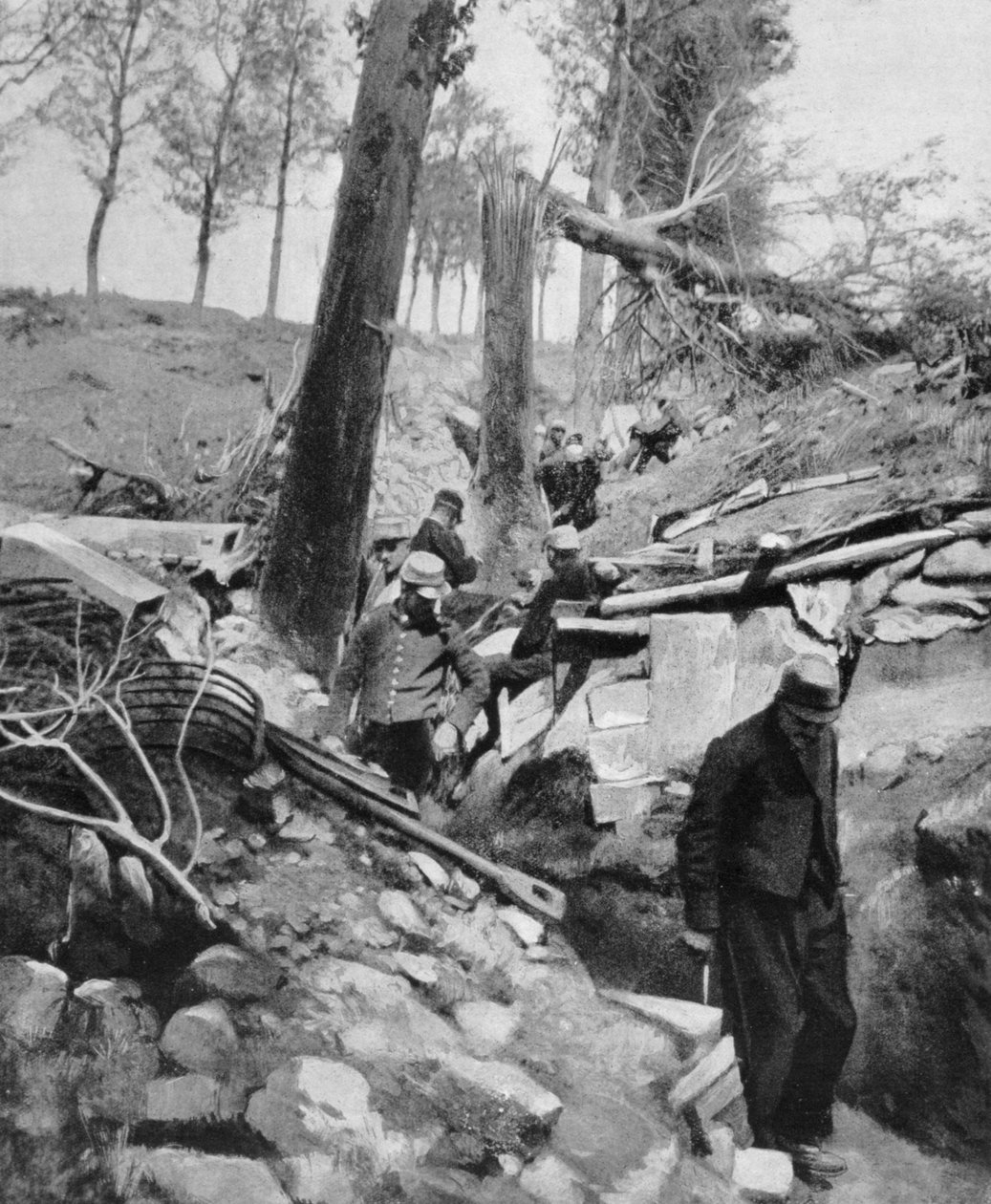 Soldados franceses passando por uma trincheira após um pesado bombardeio alemão, Primeira Guerra Mundial, 1915 de Unbekannt