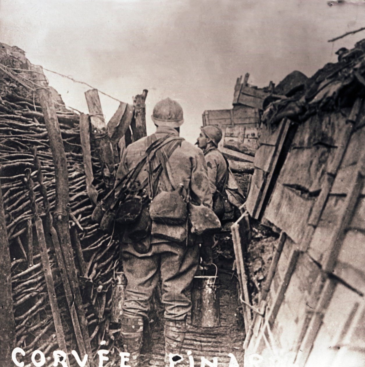 Soldados franceses em serviço de cozinha em uma trincheira, c1914-c1918 de Unbekannt