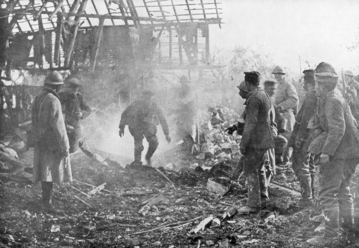 Tropas francesas usando lança-chamas para expulsar alemães de seus abrigos, Cantigny, França, 1918 de Unbekannt