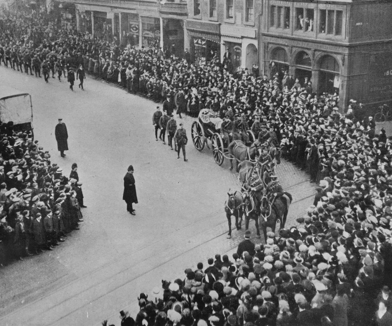 Procissão fúnebre, com honras militares completas, do capitão do Blucher, 1915. de Unbekannt