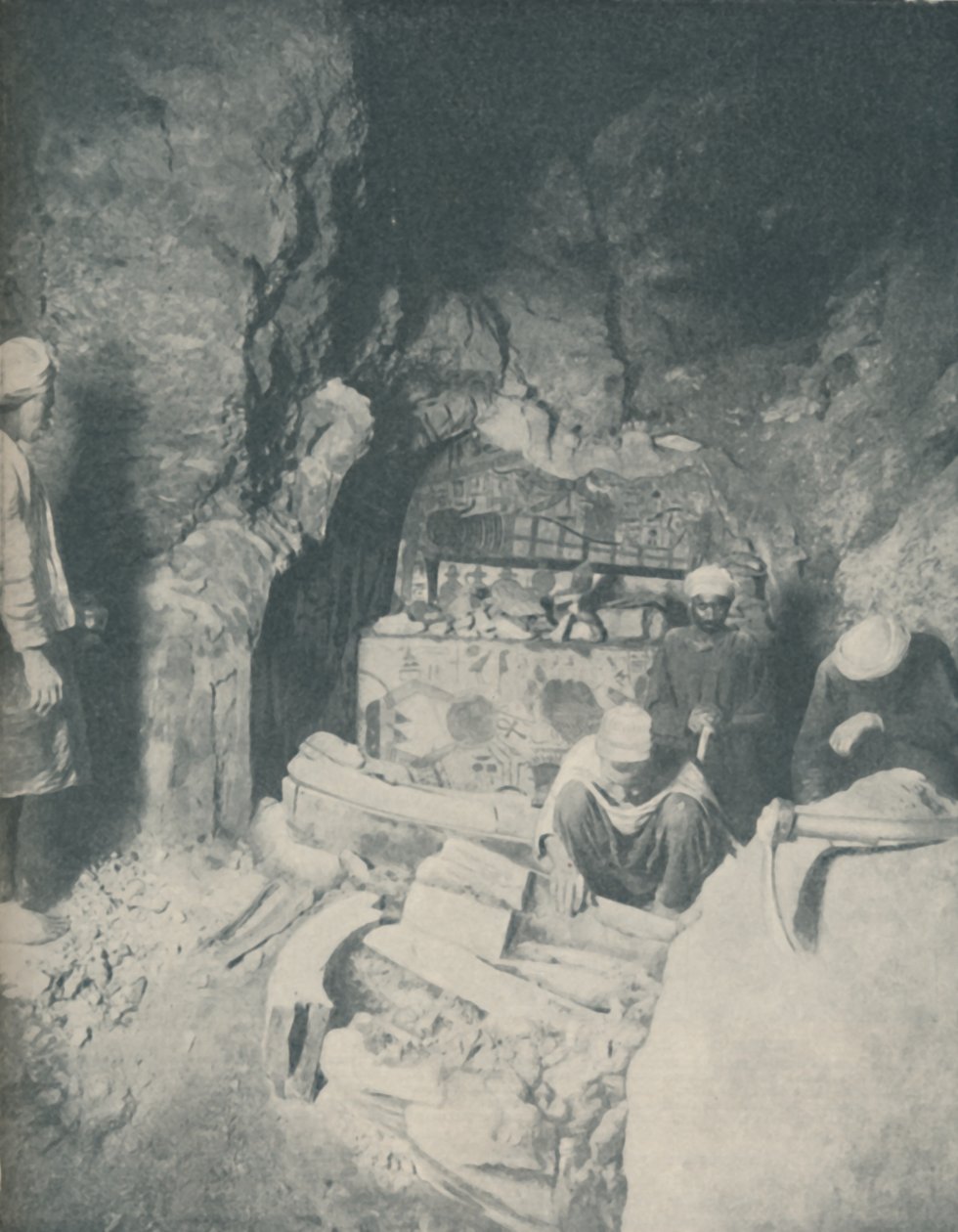 Câmara Funerária Onde Múmias Egípcias Esperavam Ressurreição, c1935 de Unbekannt