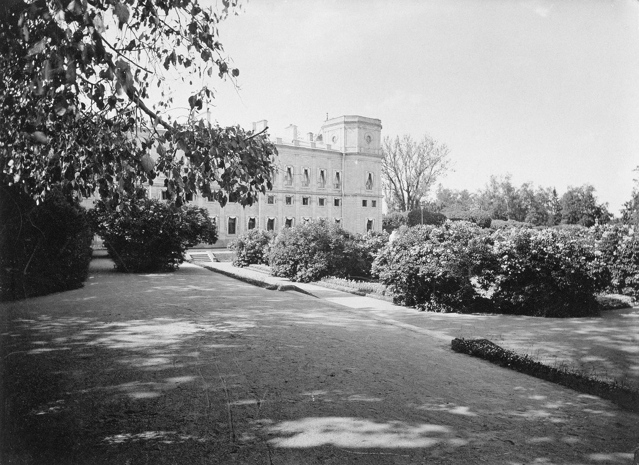 Jardim na Praça Arsenal do Palácio Gatchina, década de 1890 de Unbekannt