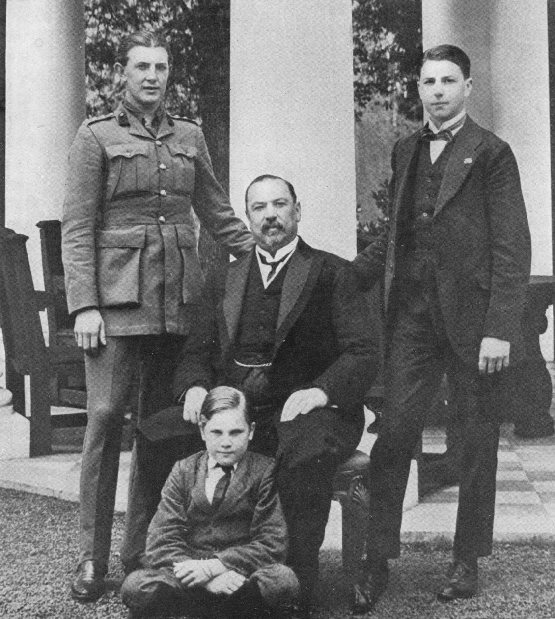 General Botha e seus três filhos, 1914 de Unbekannt