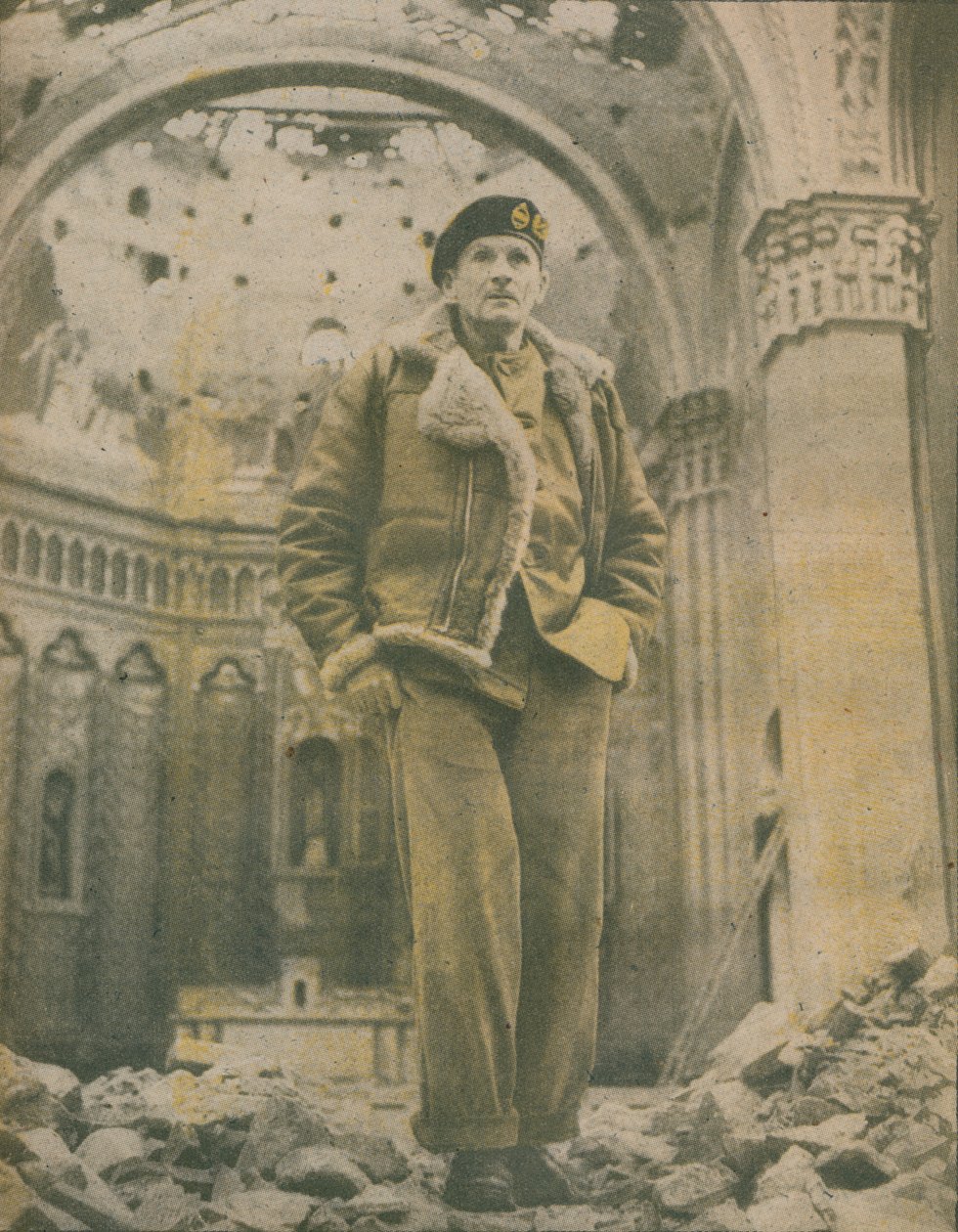 O General Sir Bernard Montgomery, examina as ruínas de Fossacesia, destruídas pela casca, 1944-1944 de Unbekannt