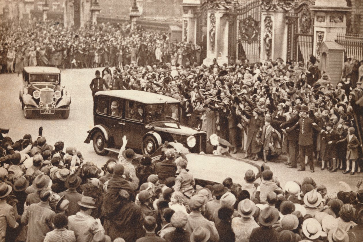 George VI e a rainha Elizabeth deixam o Palácio Buckigham para passar férias em Windsor, 1937 de Unbekannt