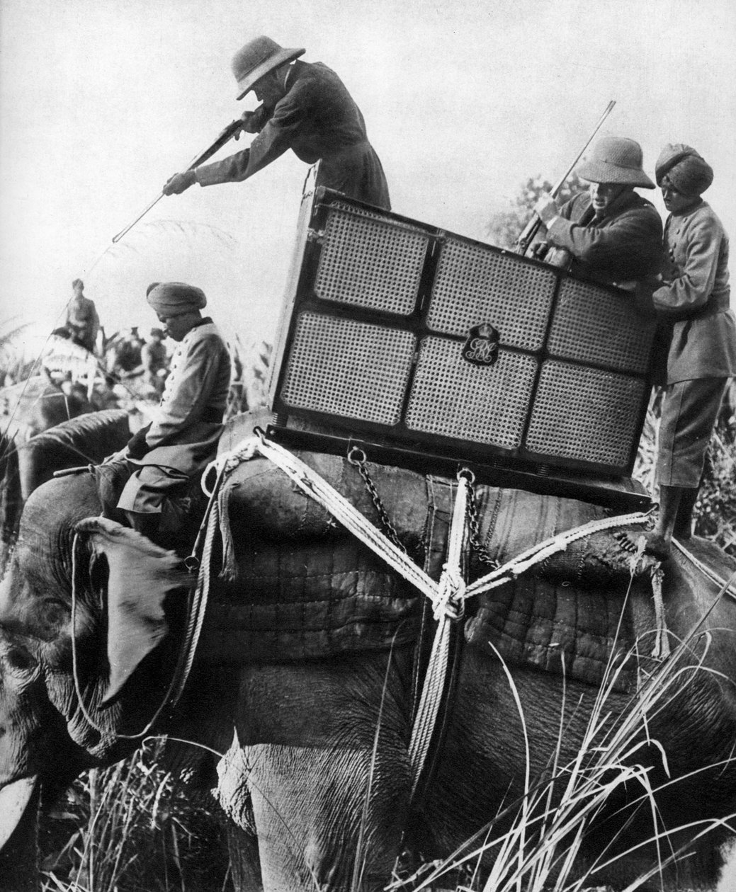 George V matando tigres, Índia, 1911, 1935 de Unbekannt