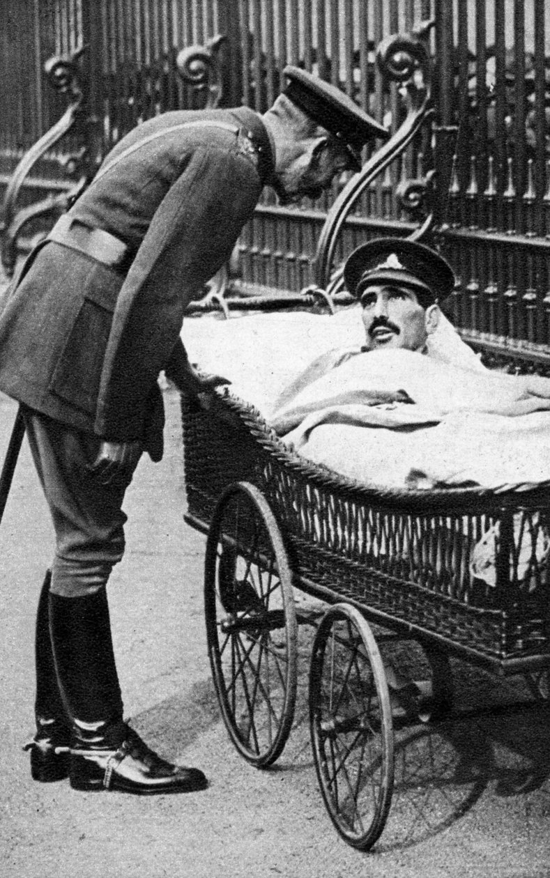 George V com um soldado ferido, 7º Batalhão Sherwood Foresters, março de 1918 de Unbekannt