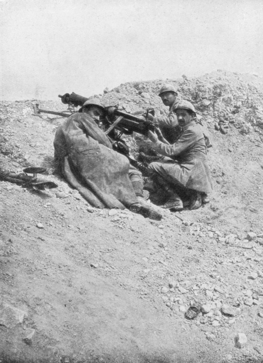 Metralhadora alemã sendo usada contra o inimigo, Verdun, França, 1917 de Unbekannt