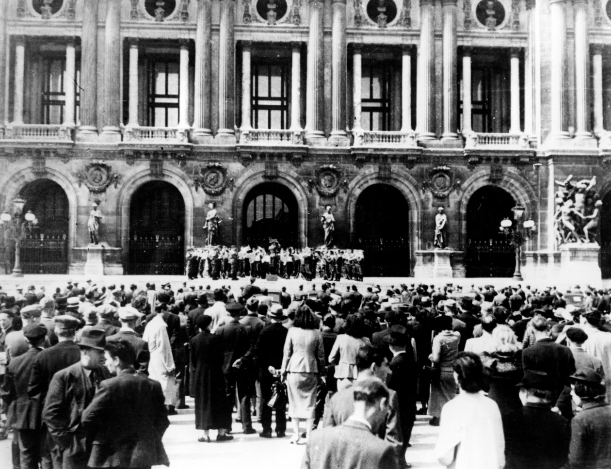 Banda militar alemã dando um concerto, ocupou Paris, 1940-1944 de Unbekannt