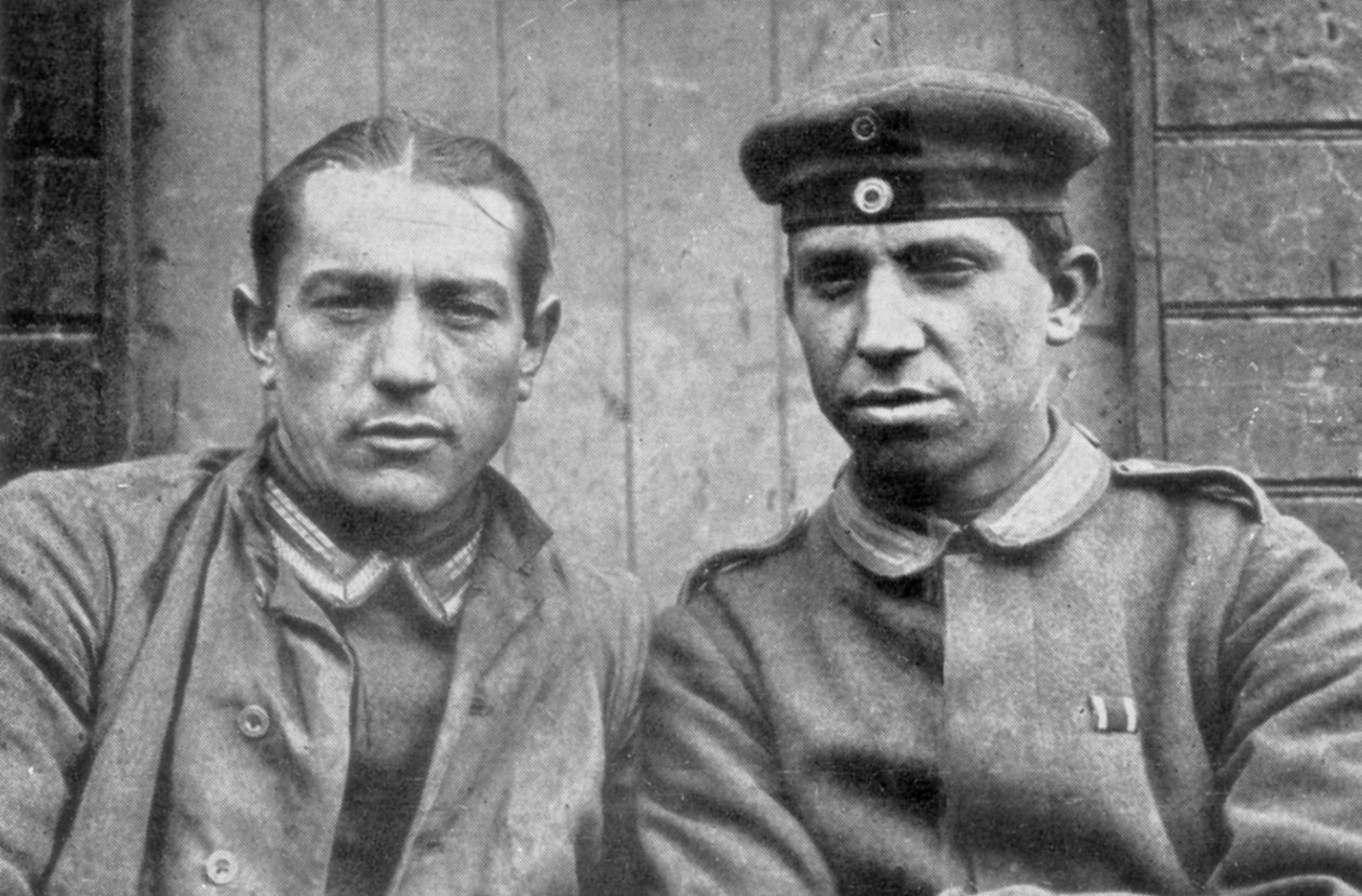 Prisioneiros alemães capturados pelas forças canadenses, Vimy, França, Primeira Guerra Mundial, 1917 de Unbekannt