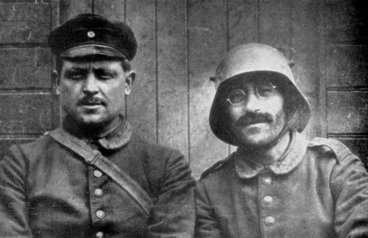 Prisioneiros alemães capturados pelas forças canadenses, Vimy, França, Primeira Guerra Mundial, 1917 de Unbekannt
