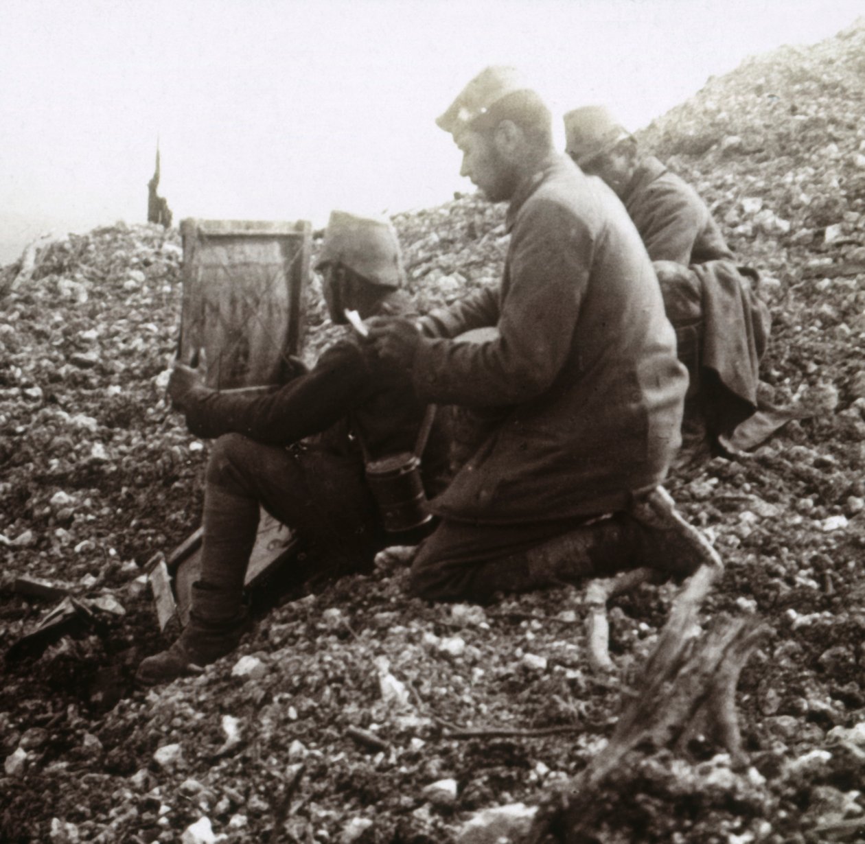 Sinalizadores alemães fora da fortaleza de Vaux, Verdun, norte da França, c1914-c1918 de Unbekannt