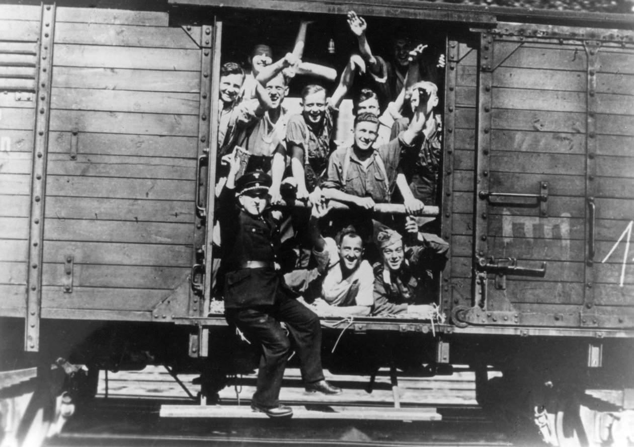 Soldados alemães em um vagão de trem, França, agosto de 1940 de Unbekannt