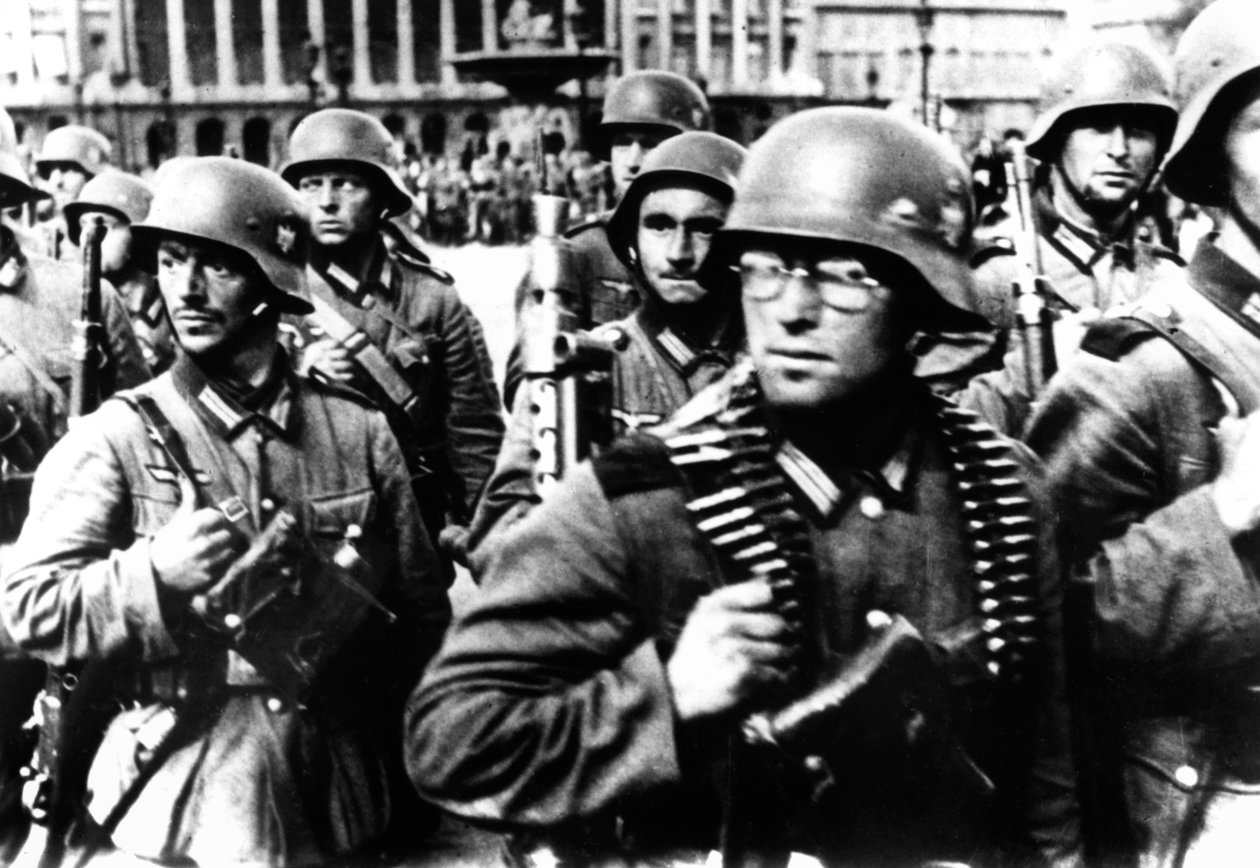Soldados alemães marchando em Paris, 14 de junho de 1940 de Unbekannt