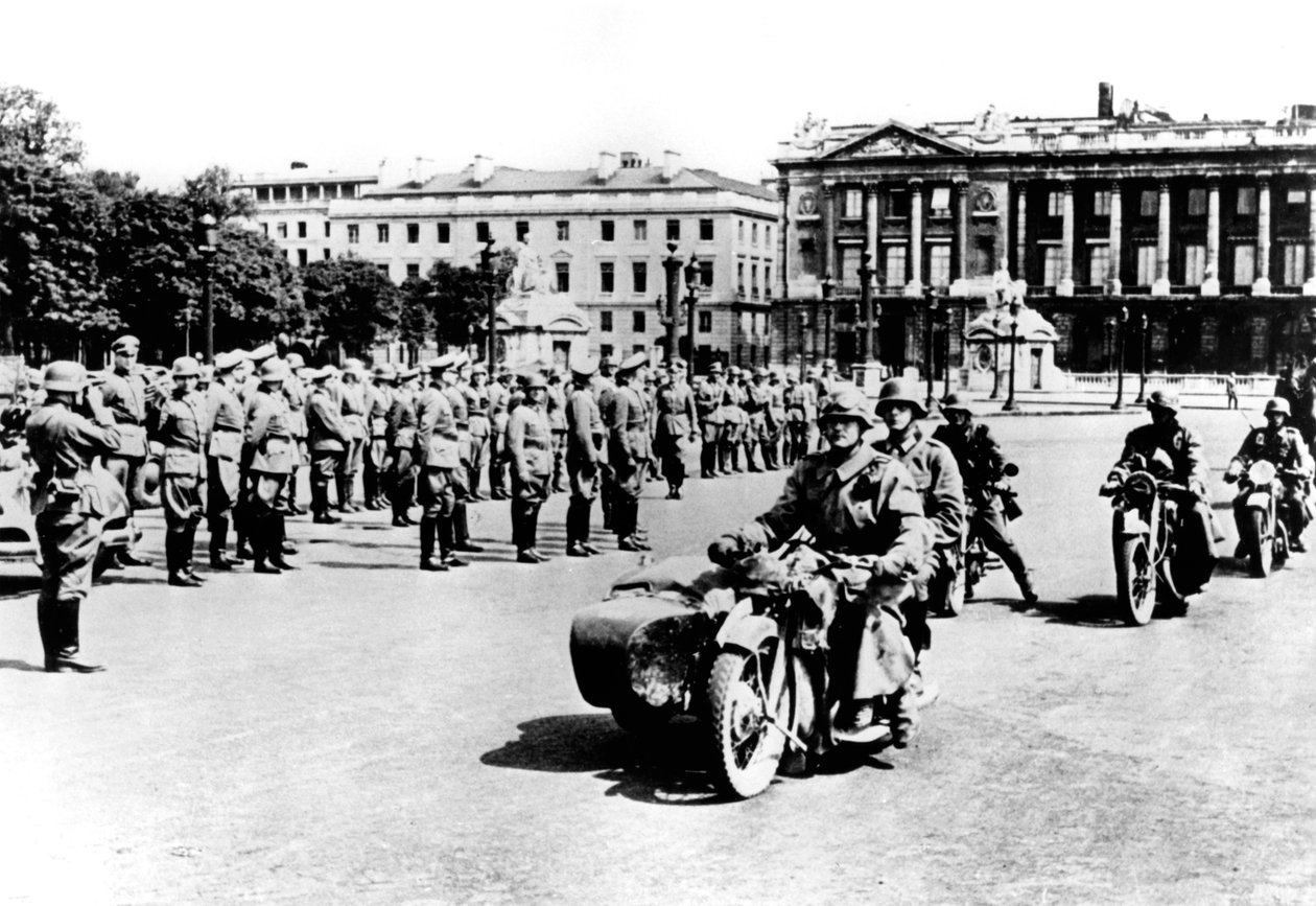 Tropas alemãs no laço de lEtoile, Paris, 1940 de Unbekannt