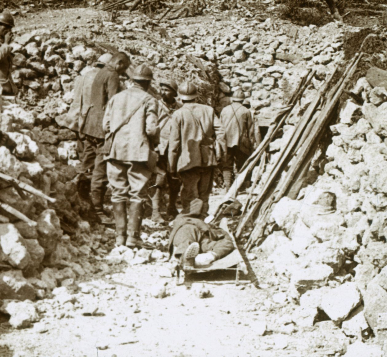 Ferido alemão, Thiaumont, Verdun, norte da França, c1914-c1918 de Unbekannt