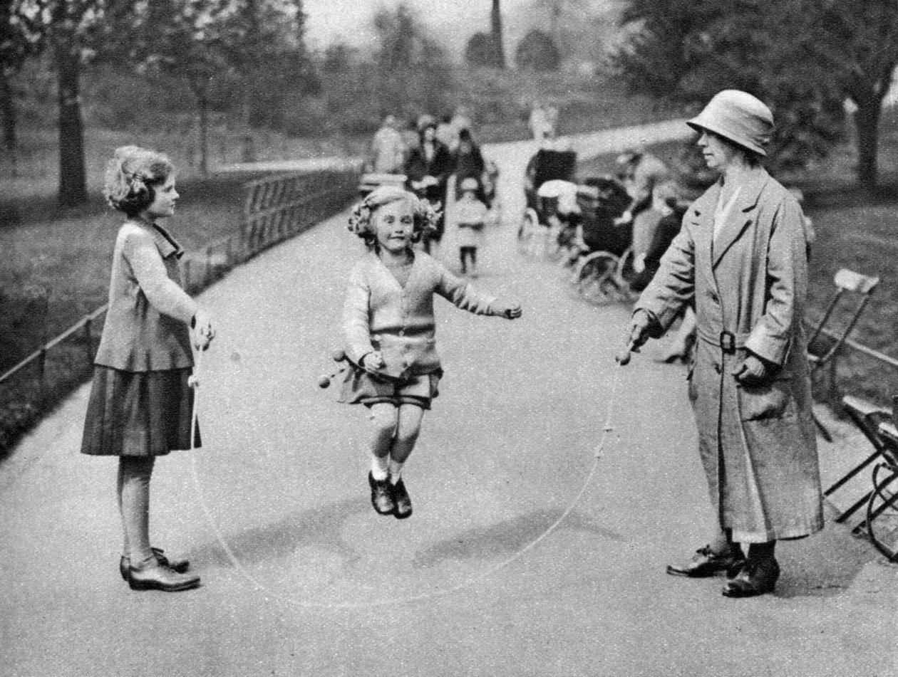 Menina pulando, Hyde Park, Londres, 1926-1927 de Unbekannt